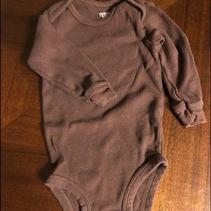 👶🏻 Brown long sleeved onesie